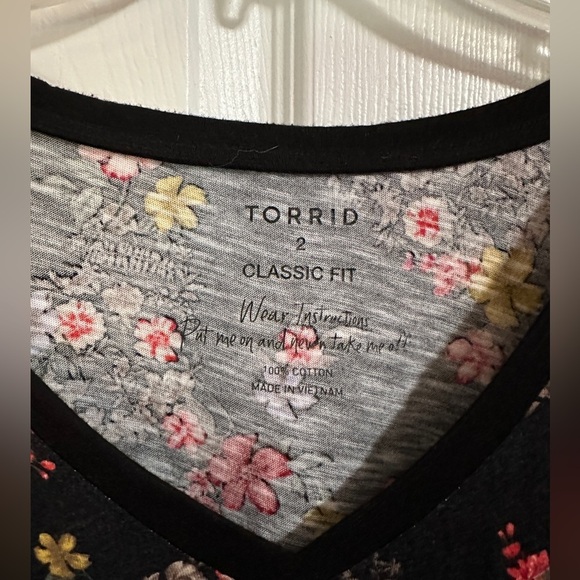 Torrid tee shirt - Picture 3 of 3